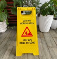 Biển bảng cảnh báo chữ A nội dung Khu vực đang thi công